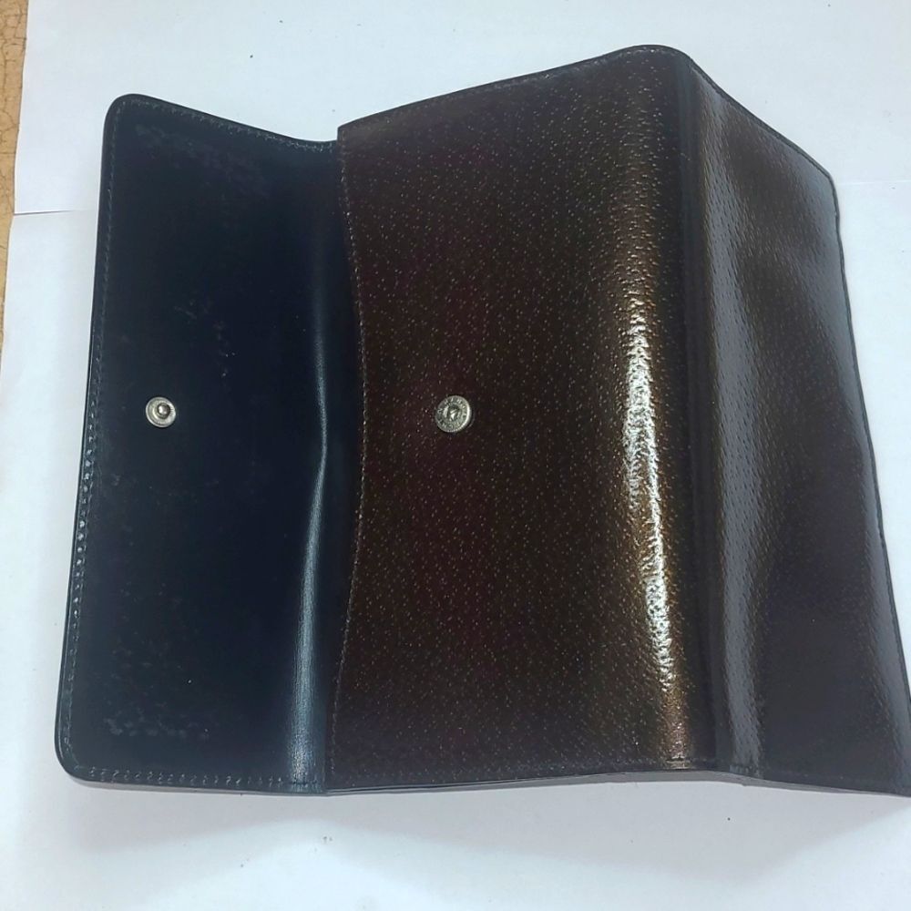 Authentic Gucci Leather Wallet - Picture 4 of 11